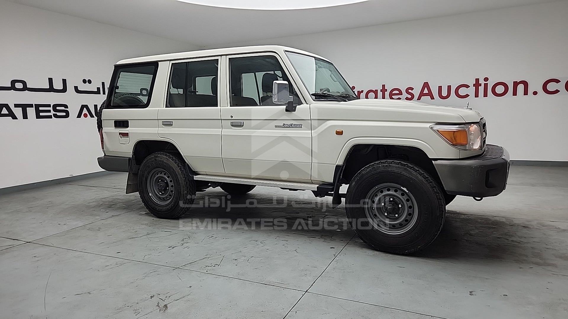 2017 TOYOTA LC 76 VIN: JTEEU73J9H4200785