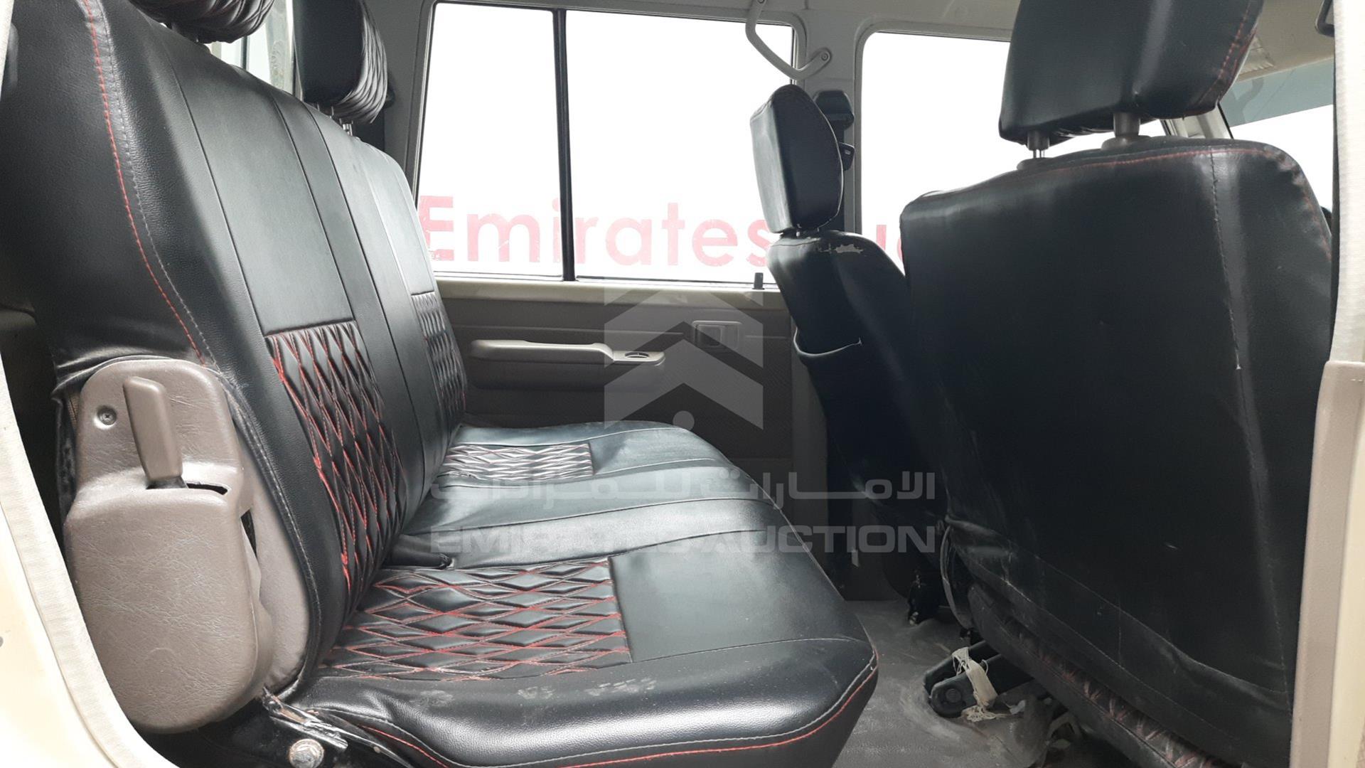 2015 TOYOTA LAND CRUISER VIN: JTFBU71J8F7004298