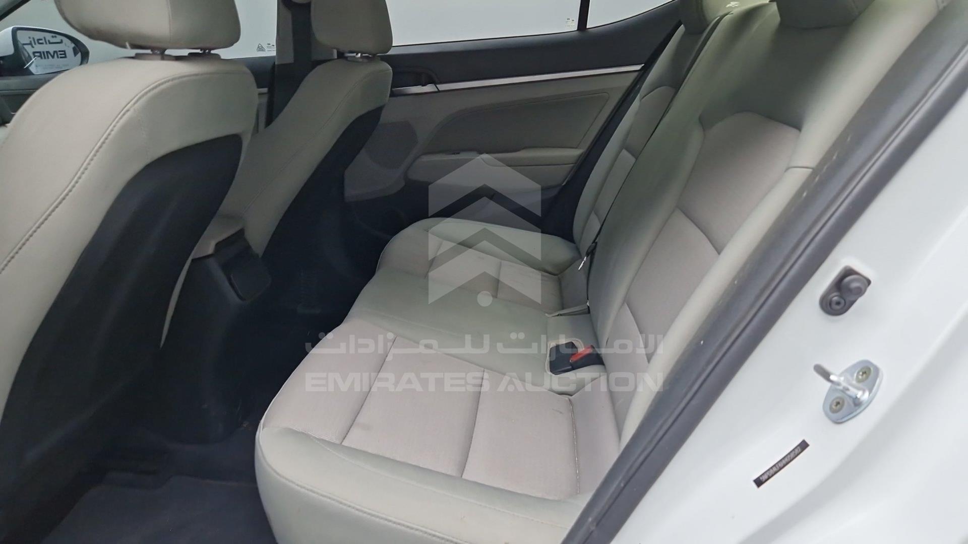 2017 HYUNDAI ELANTRA VIN: 5NPD84LF6HH058582