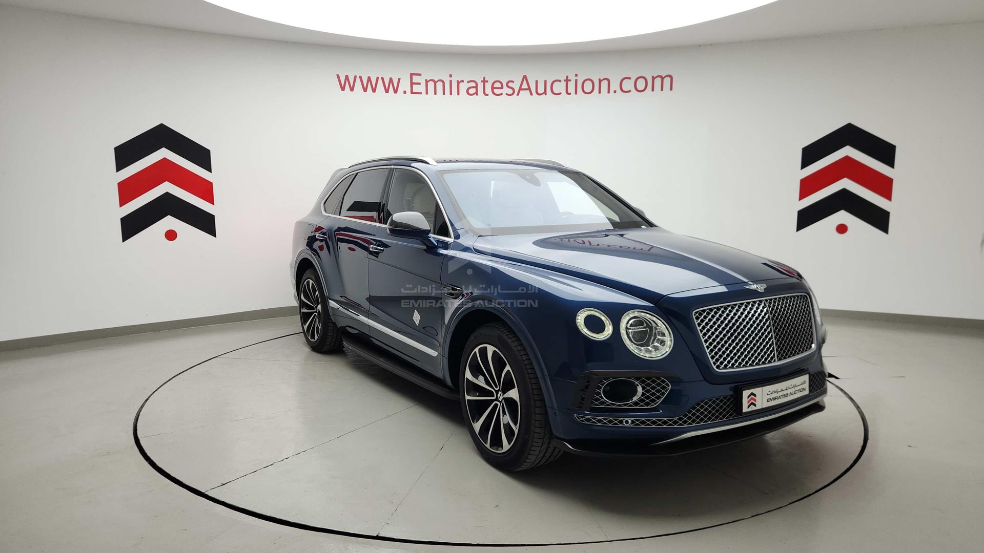 2017 BENTLEY BENTAYGA VIN: SJAAB1ZV0HC013457
