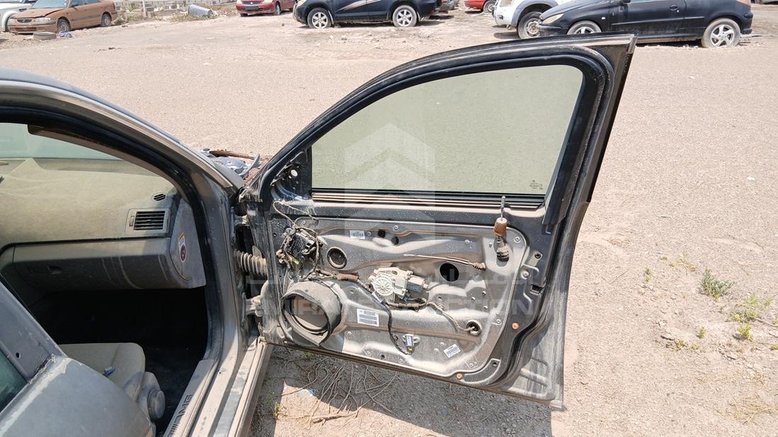 2008 Mercedes C200 — Front Right Door — Photo 23