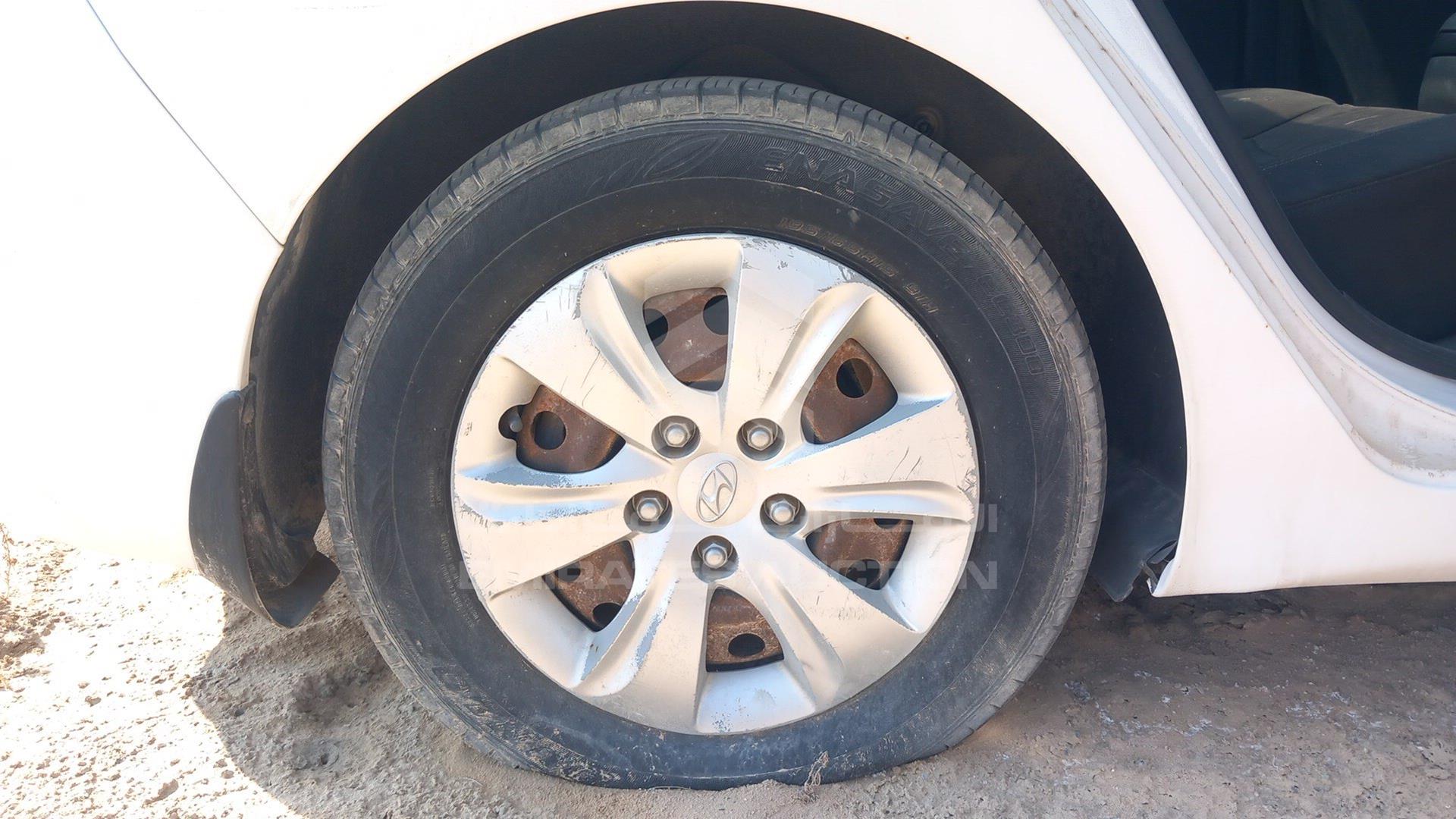 2013 HYUNDAI ELANTRA VIN: KMHDG41EXDU585677