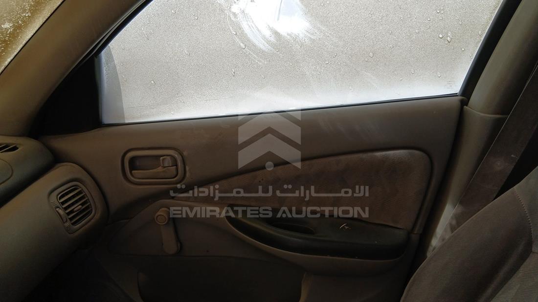 نيسان صني 2001 — الباب الأمامي الأيمن — صورة 25