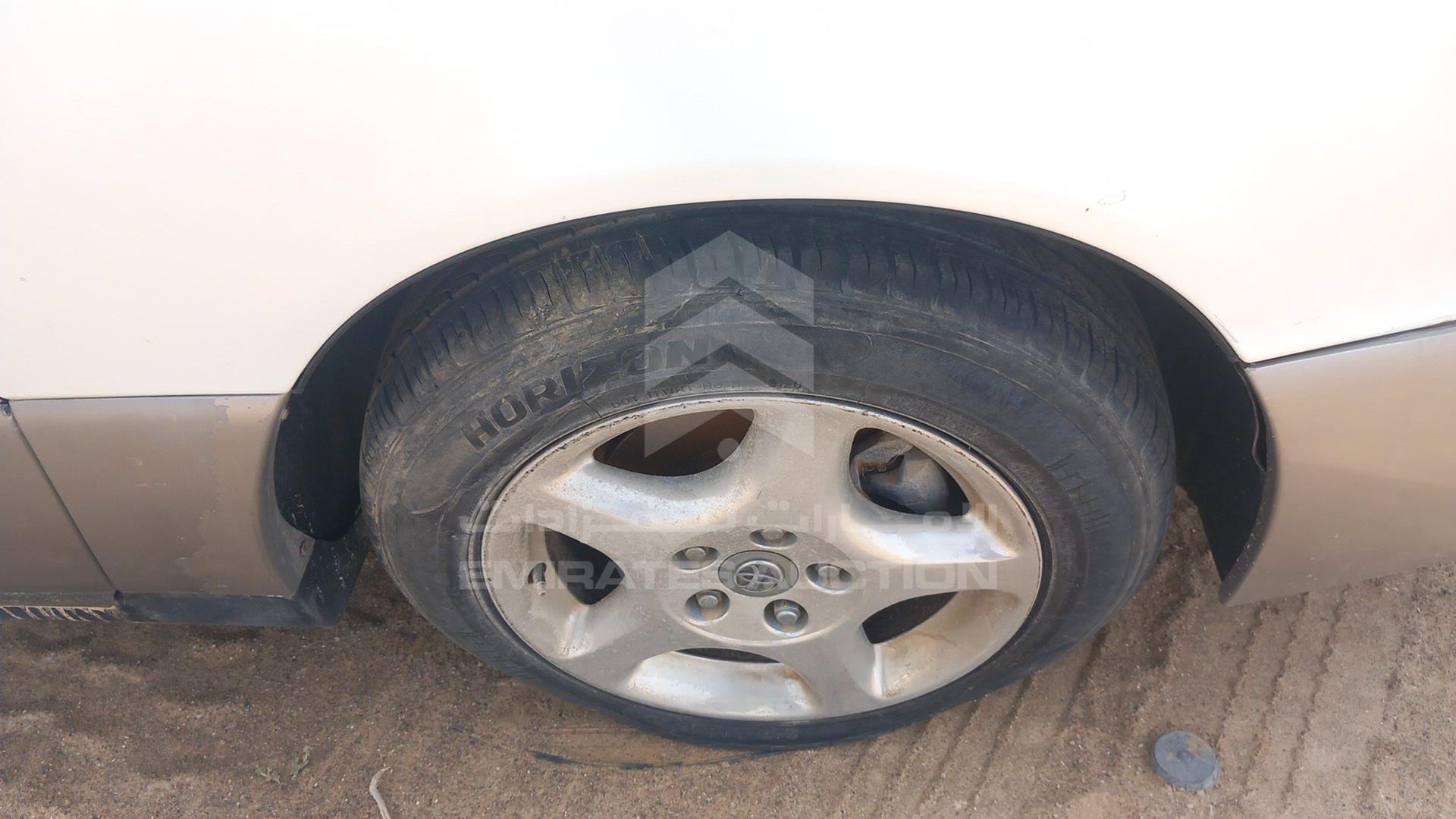 1999 LEXUS ES 300 VIN: JT8BF28G4X0162355
