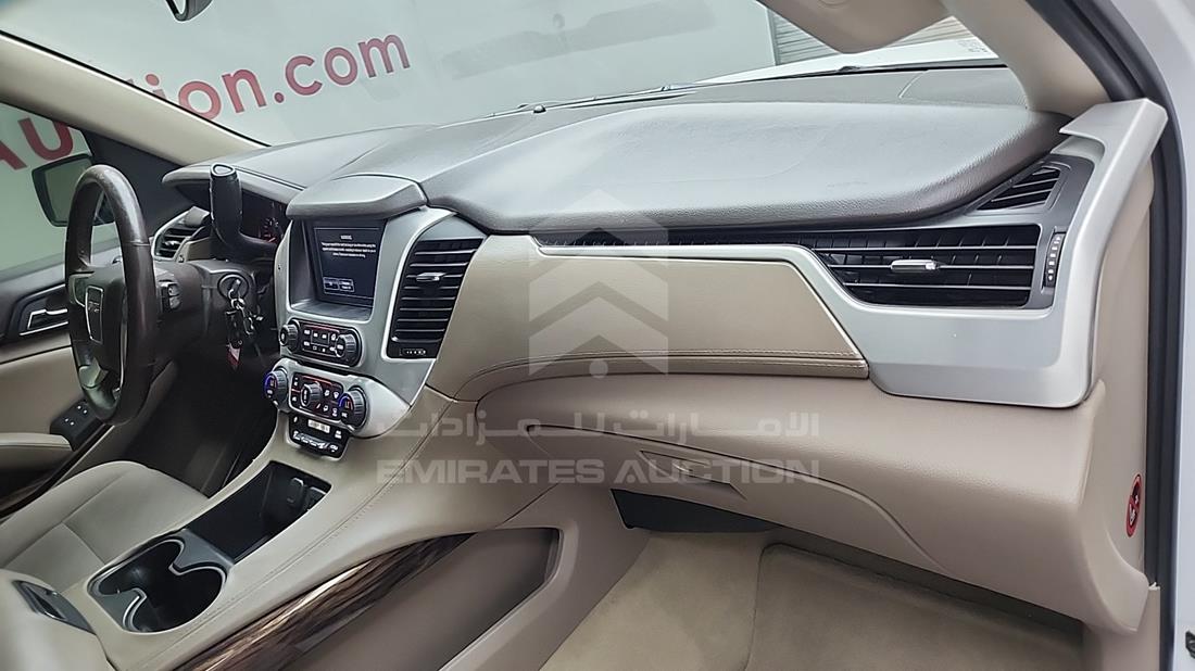 2015 GMC Yukon — Front Right Passenger Dashboard View — Photo 28