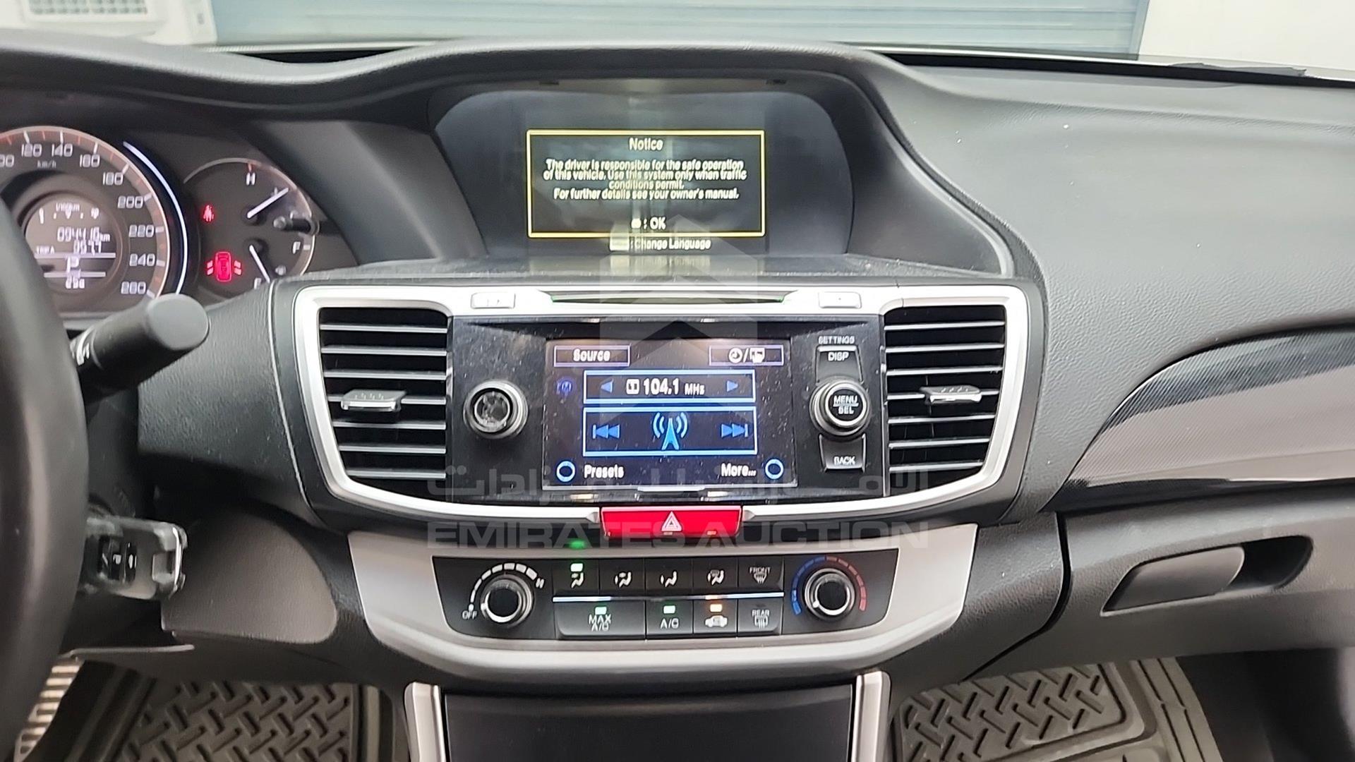 2016 HONDA ACCORD VIN: LUCCR2647G3413109