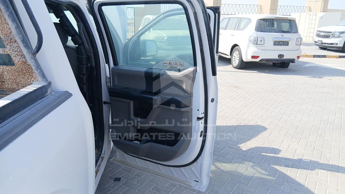 فورد اف 150 2019 — الباب الخلفي الأيمن — صورة 23