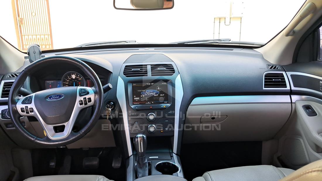 2015 Ford Explorer — Full Dashboard View — Photo 15