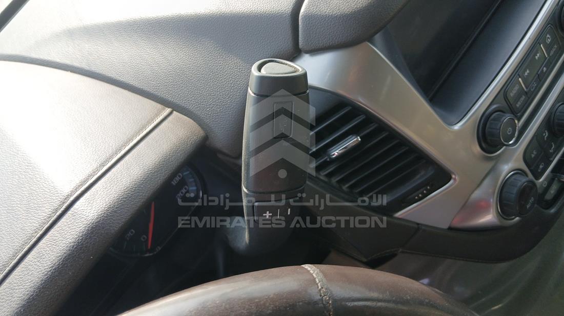 2019 Chevrolet Suburban — Gear View — Photo 17