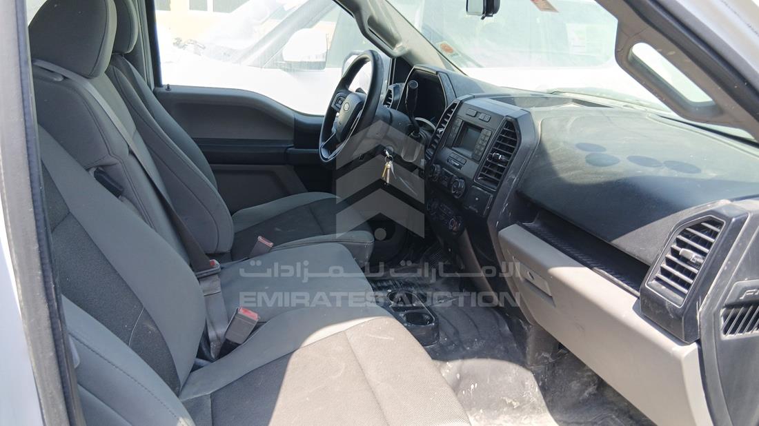فورد اف 150 2019 — زاوية الراكب الأمامي للمقعد — صورة 25