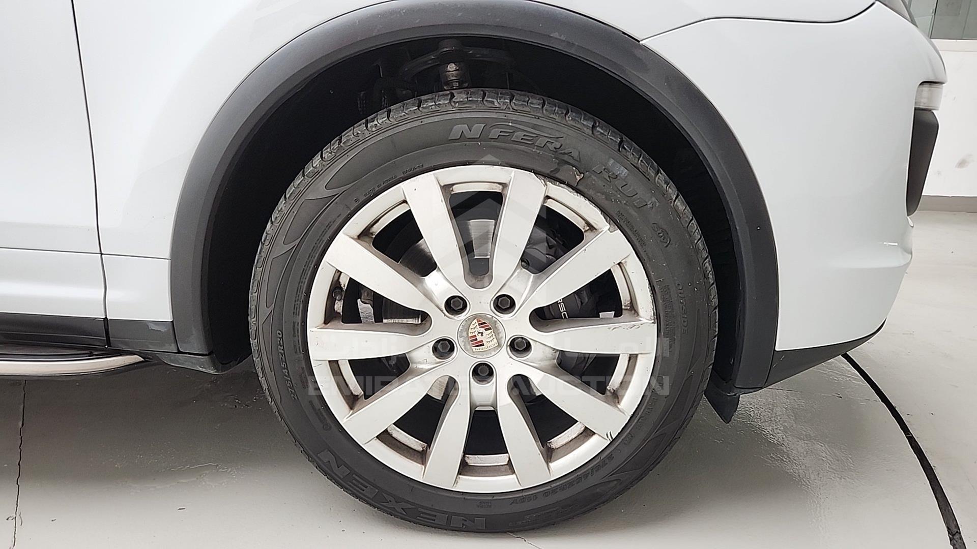 2016 PORSCHE CAYENNE VIN: WP1ZZZ92ZGLA03325
