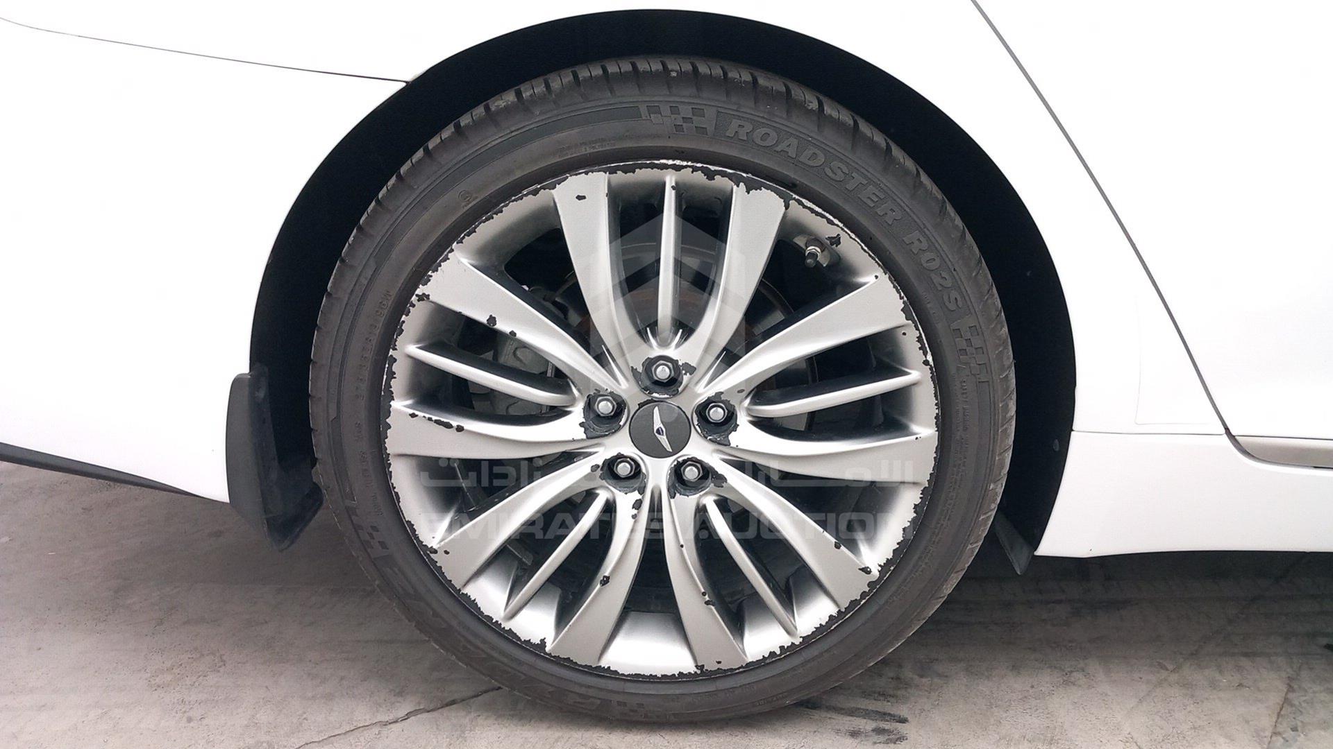 2017 HYUNDAI GENESIS VIN: KMHGN41E7HU183544