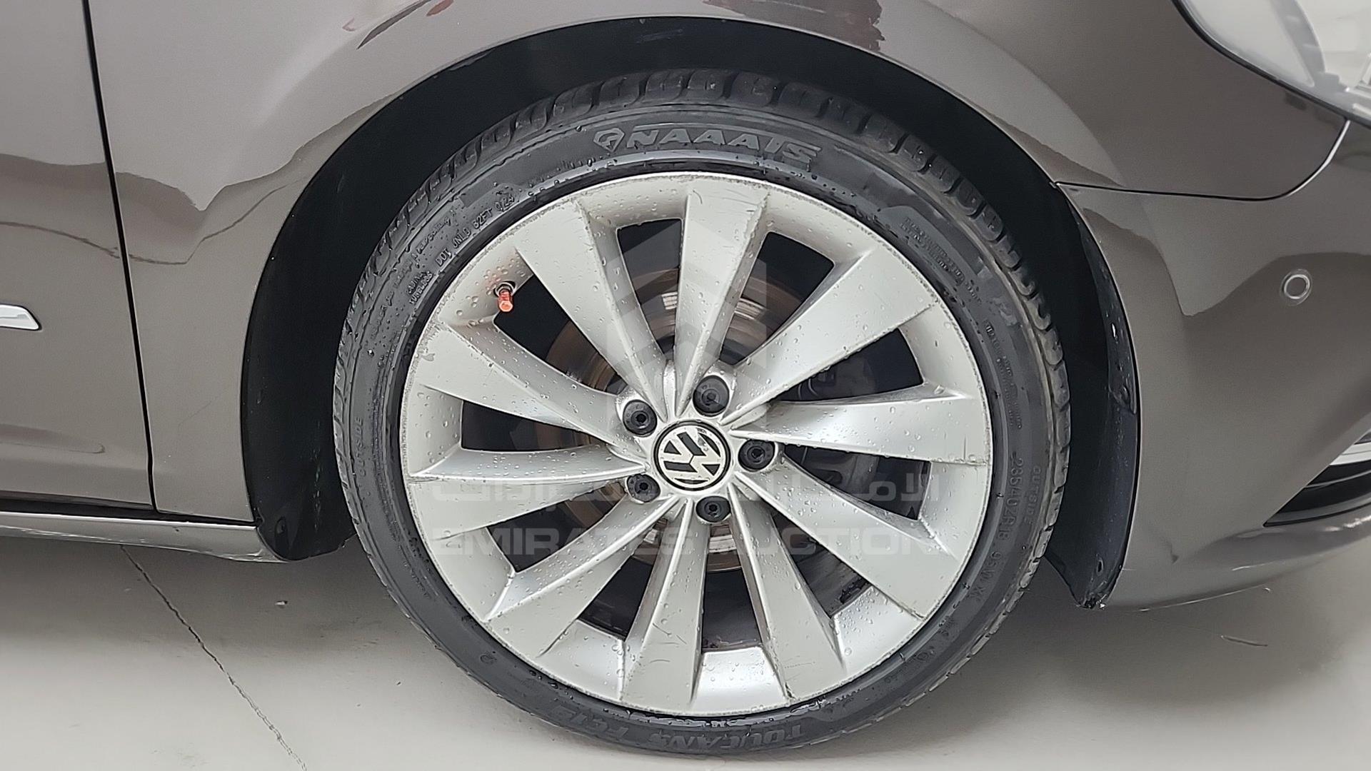 2015 VOLKSWAGEN PASSAT VIN: WVWAP2AN3FE801684