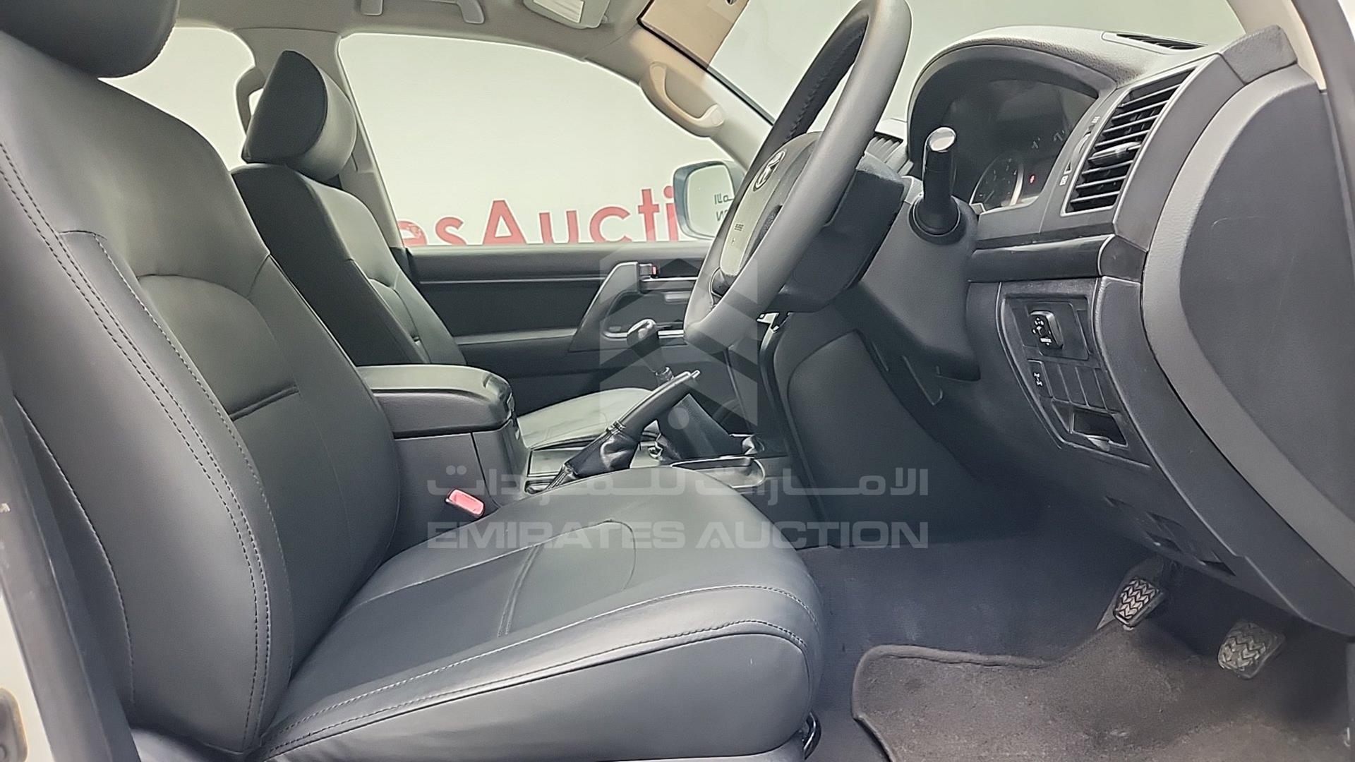 2014 TOYOTA LC 200 VIN: JTMHV09J404134874