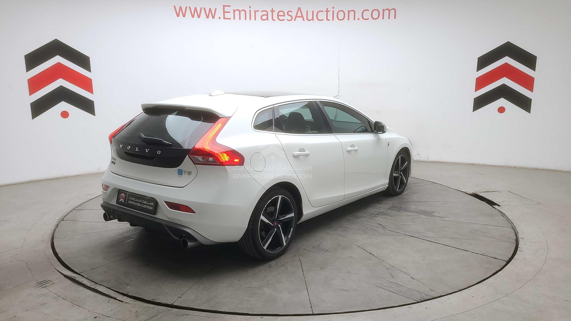 2014 VOLVO V40 VIN: YV1635MV8E2123328