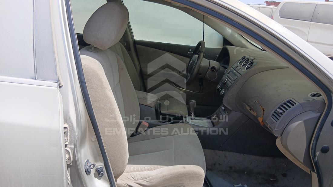 نيسان التيما 2009 — زاوية الراكب الأمامي للمقعد — صورة 23