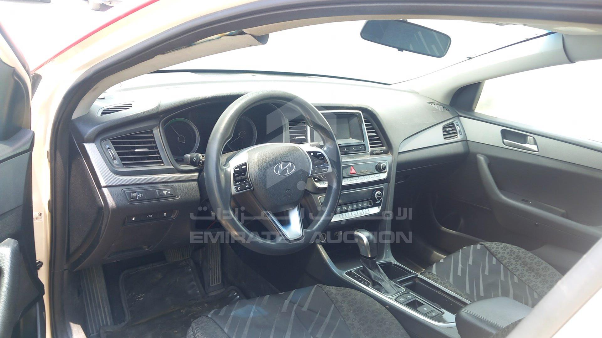 2018 HYUNDAI SONATA VIN: KMHE24137JA082137