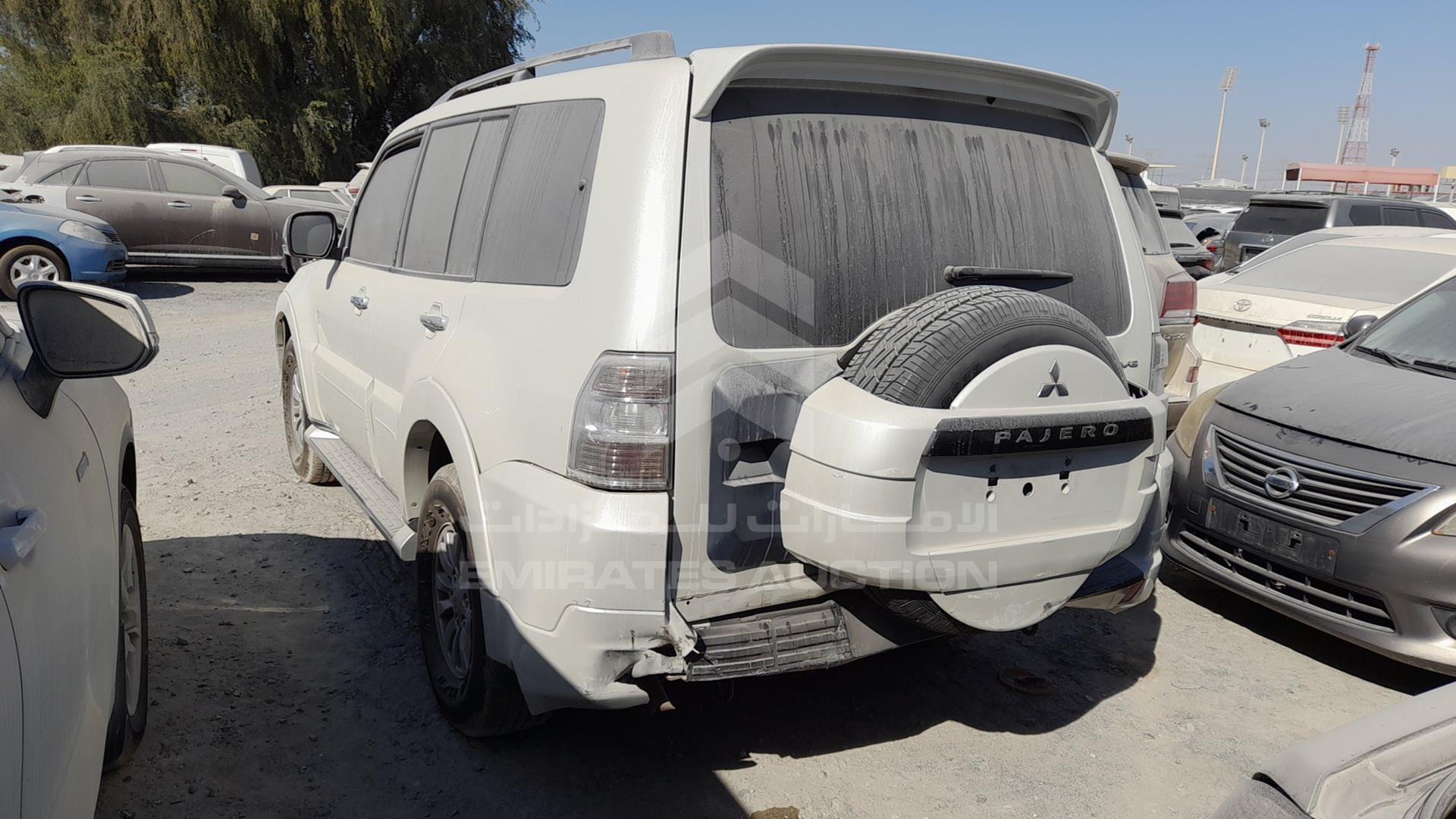 2011 MITSUBISHI PAJERO VIN: JMYLRV95WBJ703096