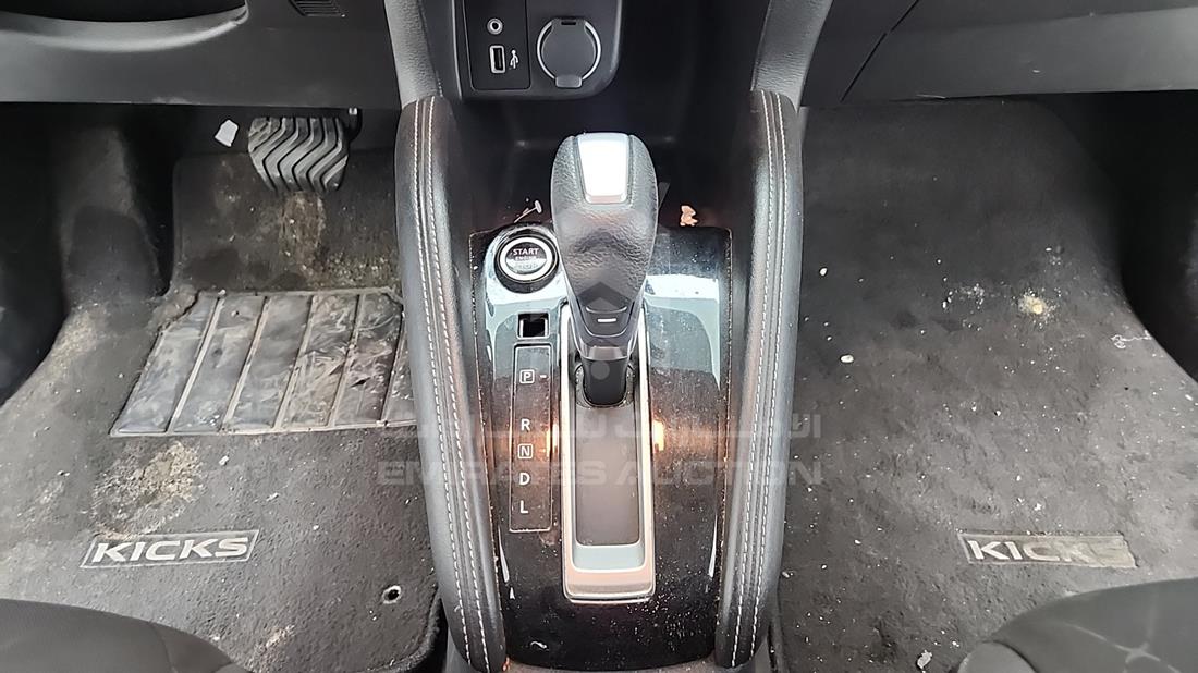 2019 Nissan Kicks — Gear View — Photo 20