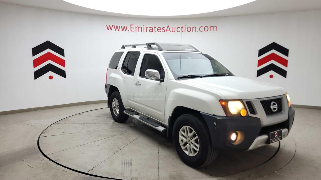 2015 Nissan Xterra — Front Right Angle — Photo 11