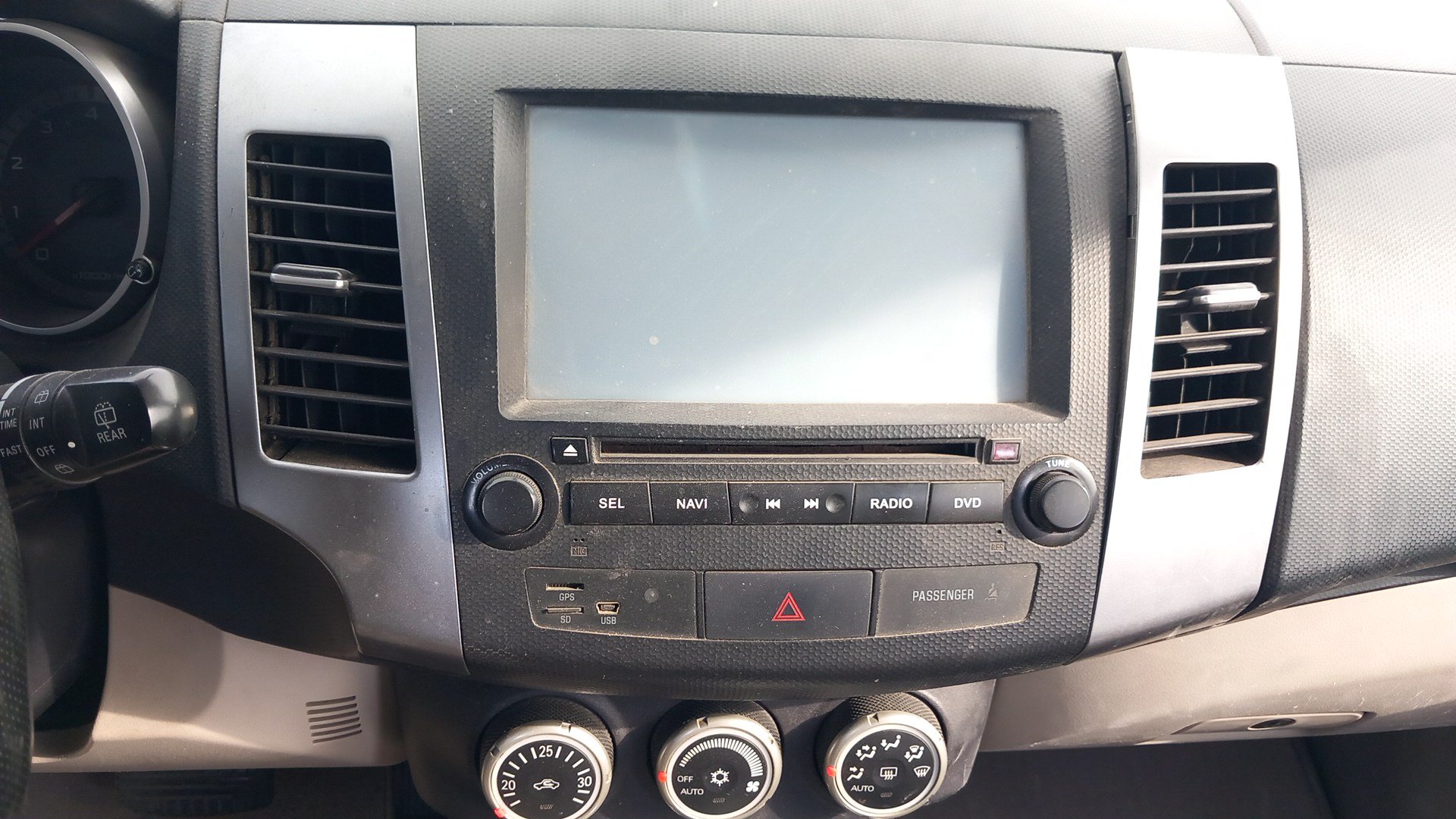 JMYXLCW6W9Z700436 و 2009 Mitsubishi Outlander تاريخ السيارة