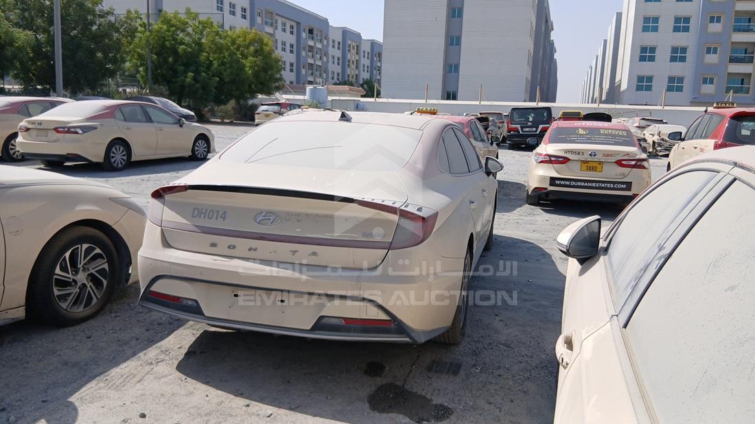 2021 Hyundai Sonata Hybrid — Rear Right Angle — Photo 9