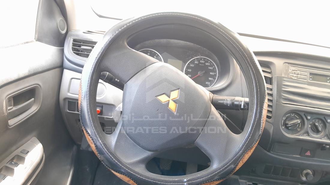 ميتسوبيشي L 200 2016 — التحكمات في عجلة القيادة — صورة 14