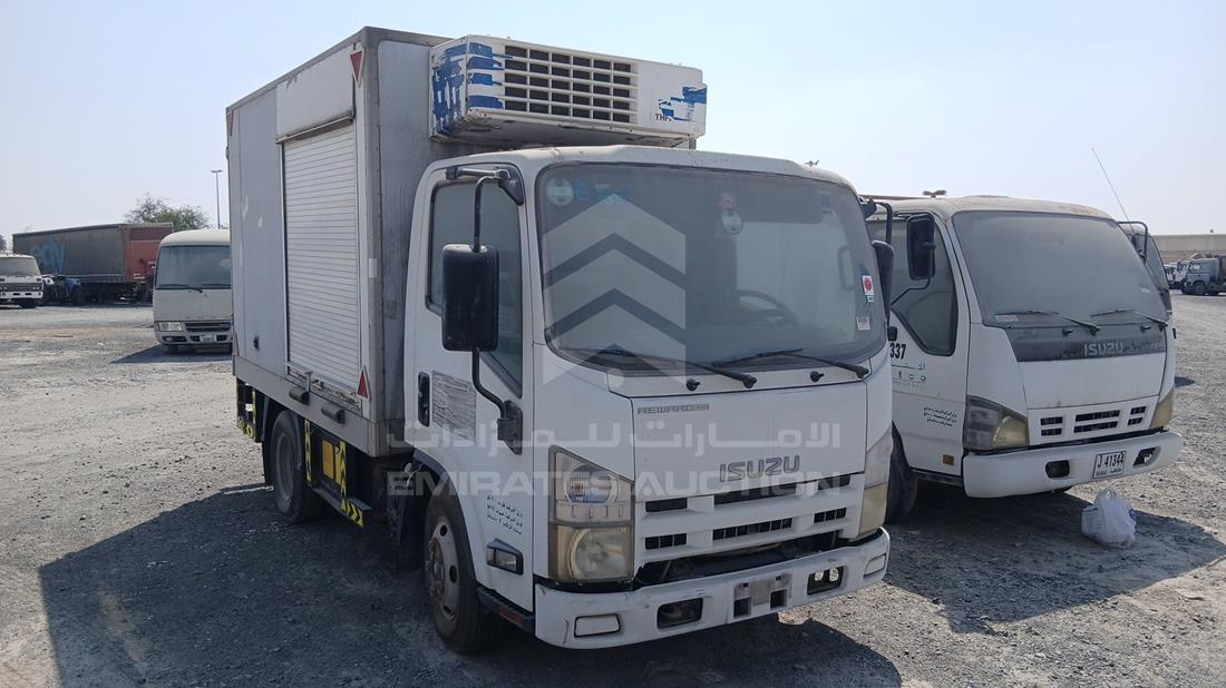 2013 Isuzu Reward NM — Front Right Angle — Photo 9
