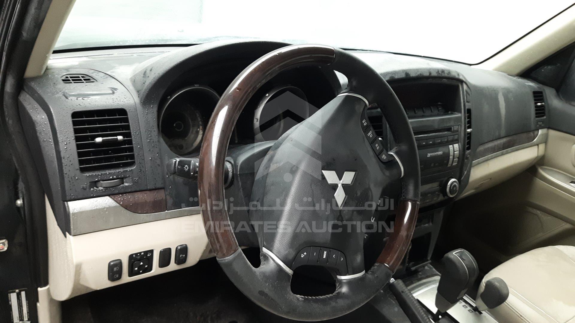 2011 MITSUBISHI PAJERO VIN: JMYLRV95WBJ709201