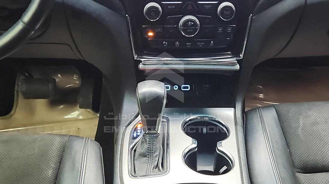 2019 Jeep Grand Cherokee — Gear View — Photo 17