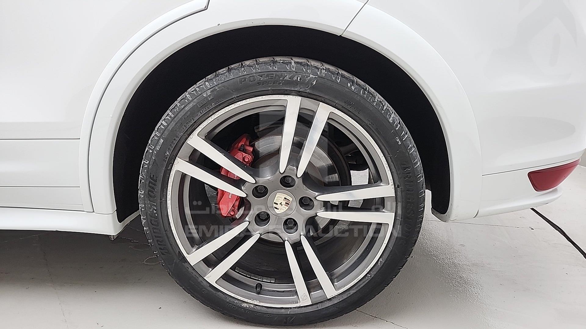 2013 PORSCHE CAYENNE GTS VIN: WP1ZZZ92ZDLA76369