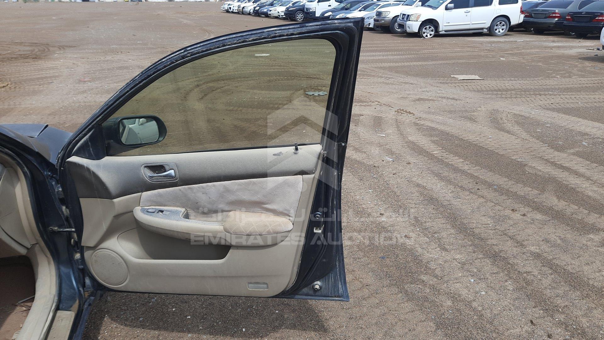 2005 HONDA ACCORD VIN: JHMCM56595C400192