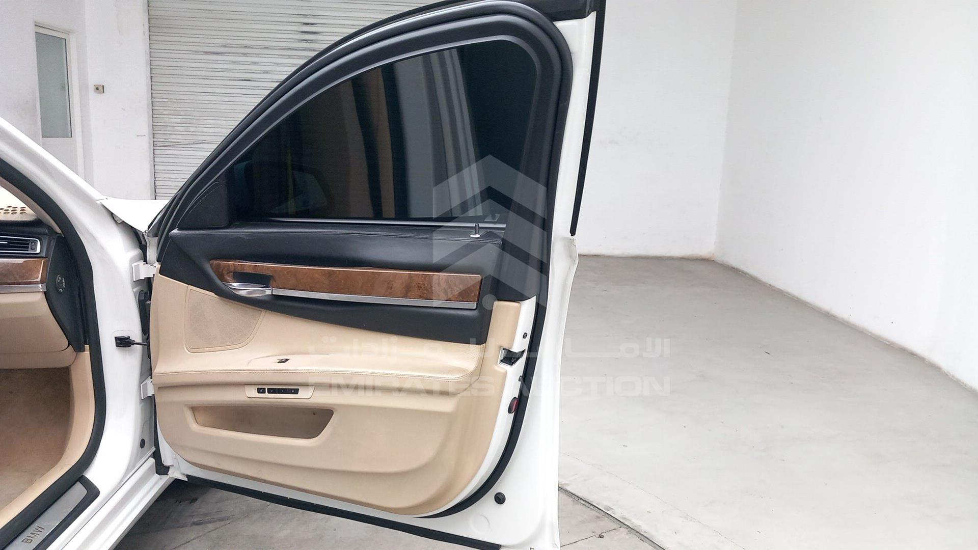2009 BMW 750 I VIN: WBAKB81069CY52975