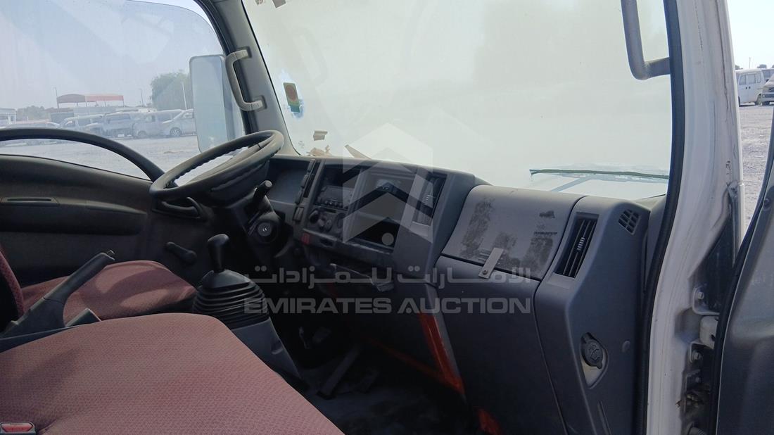 اسوزو ان ام ار 2014 — زاوية واجهة الراكب الأمامي الأيمن — صورة 21