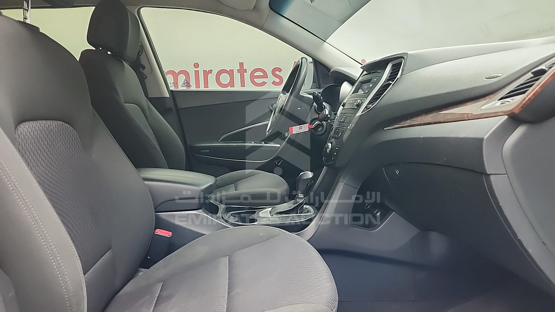 2017 HYUNDAI SANTA FE VIN: KMHST81CXHU647299