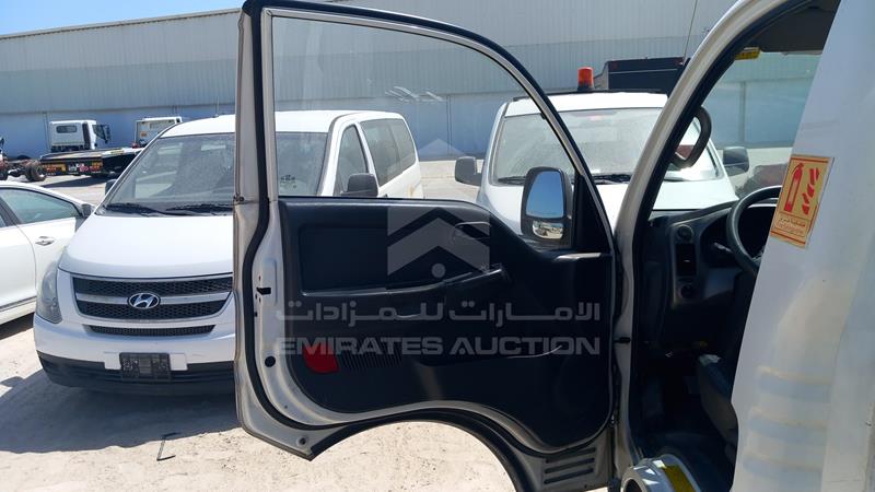 KNCWJ272XE7823774 Auction: EmiratesAuction Lot: 406614 KNCWJ272XE7823774 Kia K4000 2014 WHITE Photo 11