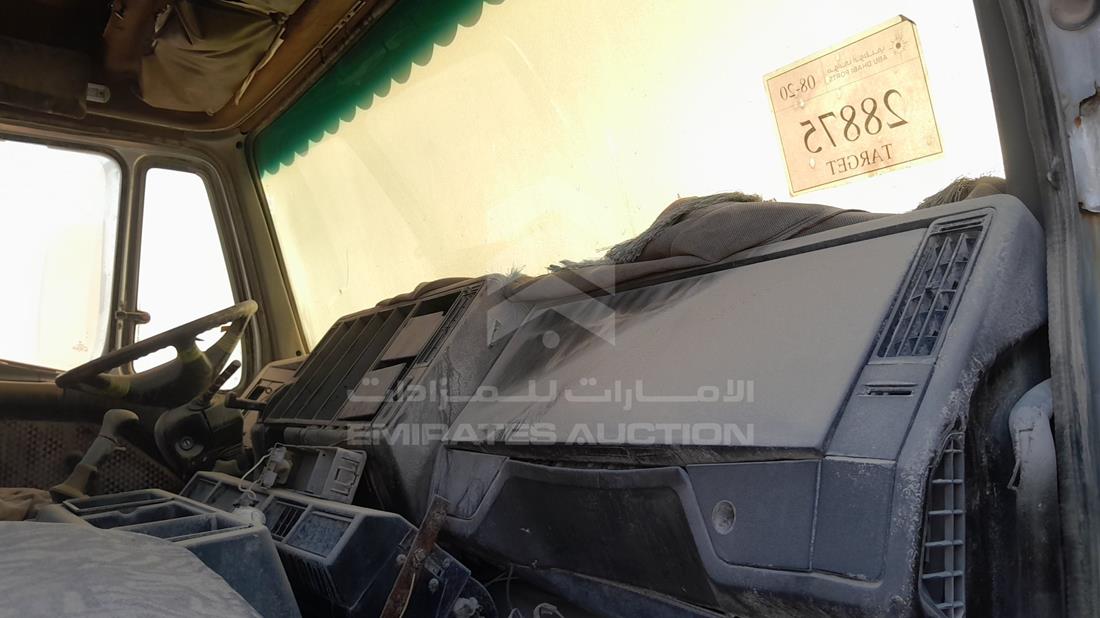 2006 Mercedes Truck — Front Right Passenger Dashboard View — Photo 20