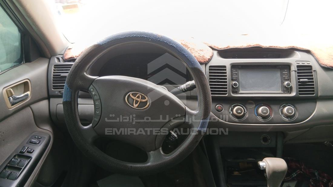 2005 Toyota Camry — Steering & Mounted Controls — Photo 12