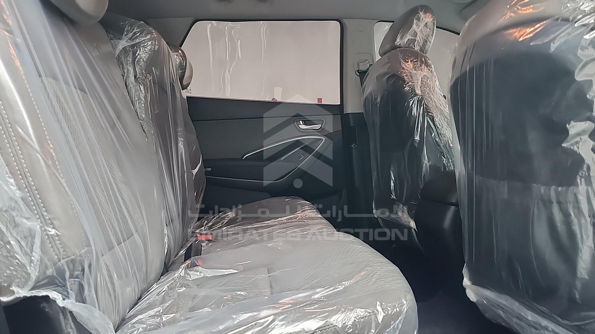2016 HYUNDAI SANTA FE VIN: KMHSM81E2GU116160