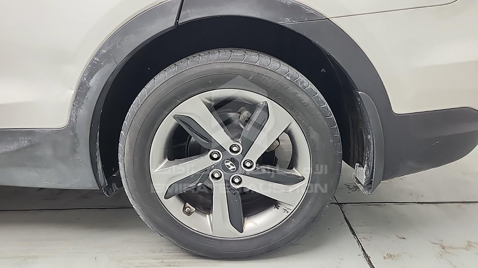 2017 HYUNDAI SANTA FE VIN: KMHST81CXHU647299