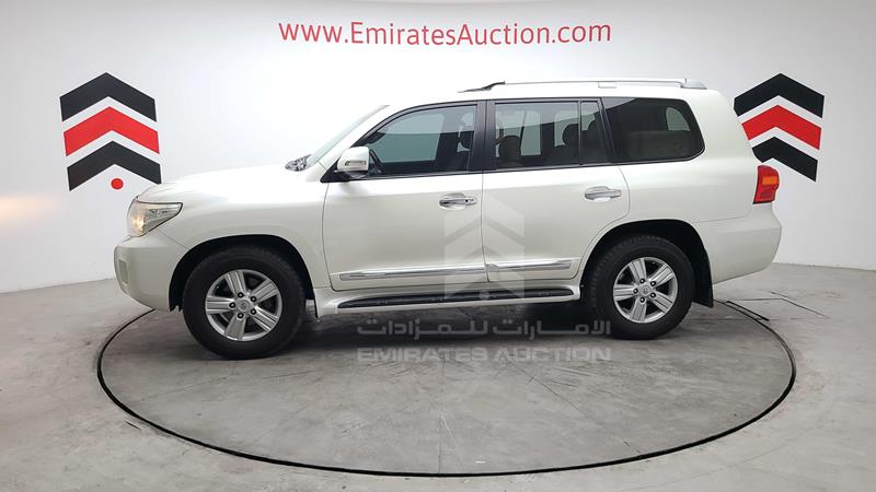 JTMHU09J5F4120610 Auction: EmiratesAuction Lot: 409010 JTMHU09J5F4120610 Toyota Land Cruiser 2015 WHITE Photo 45