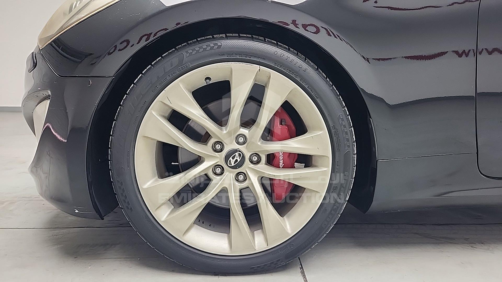 2015 HYUNDAI GENESIS VIN: KMHHU61H5FU116239