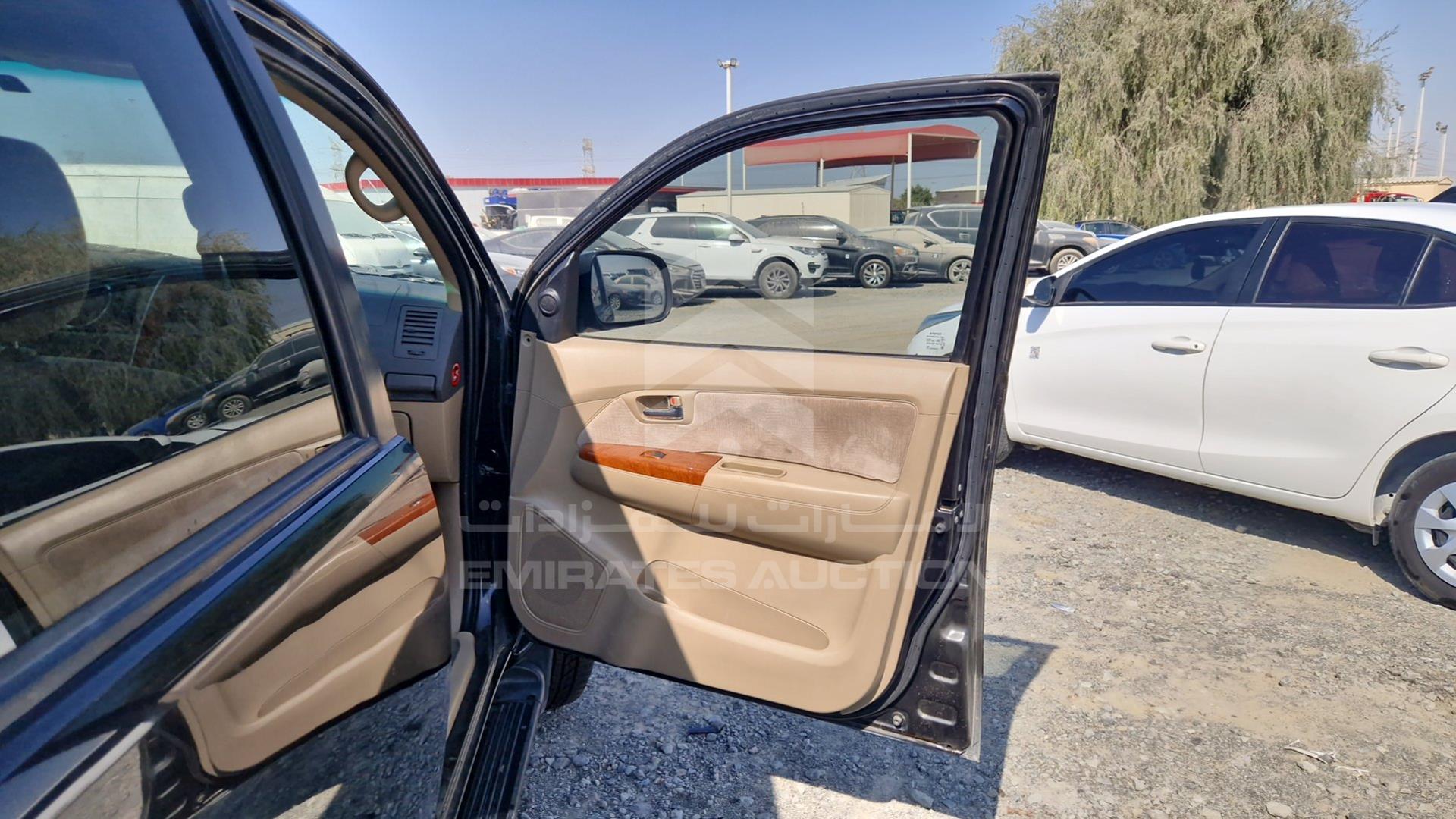 2011 TOYOTA FORTUNER VIN: MHFYU59G2B7015165