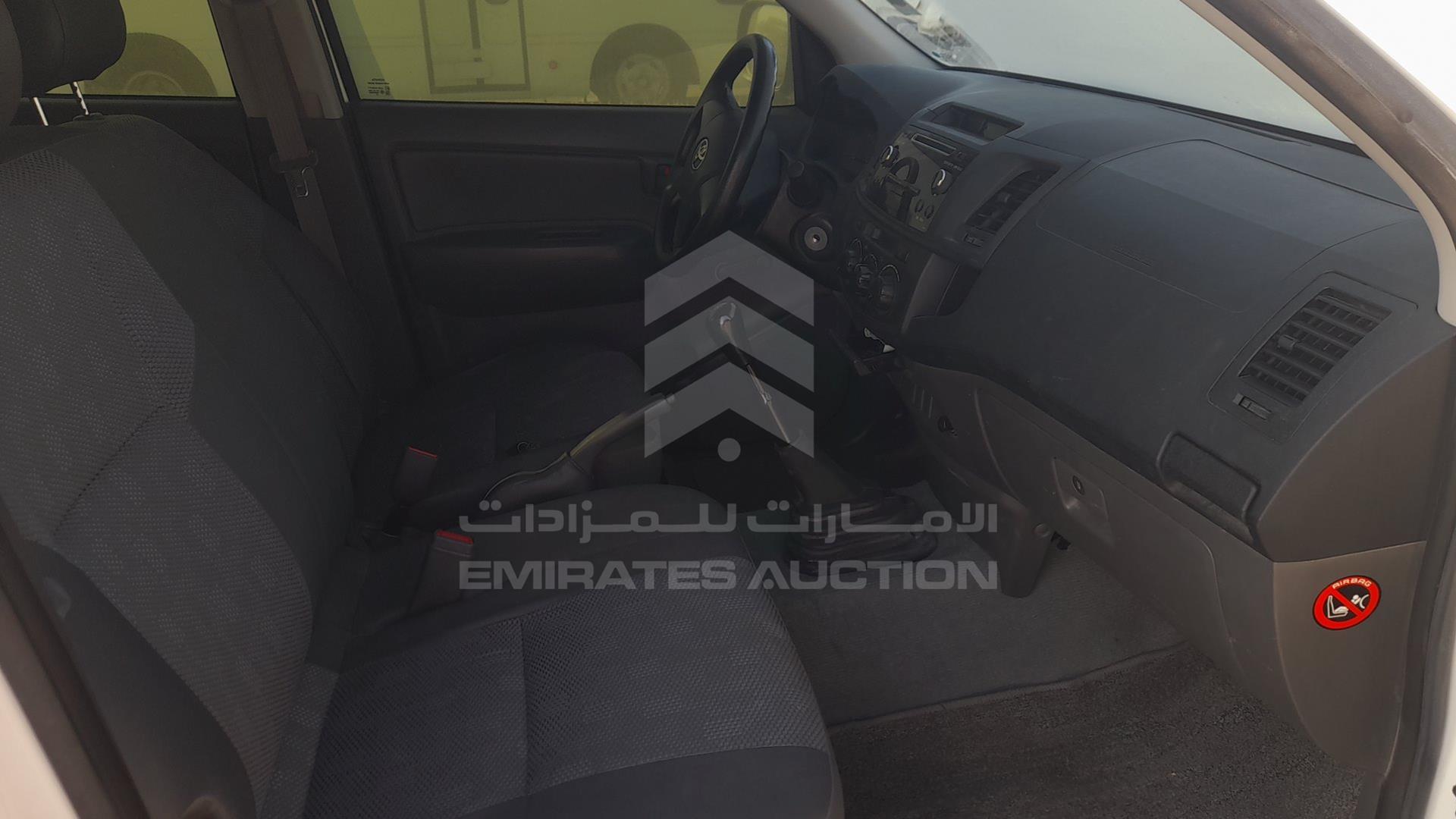 2014 TOYOTA HILUX VIN: MR0EX12GXE2346815
