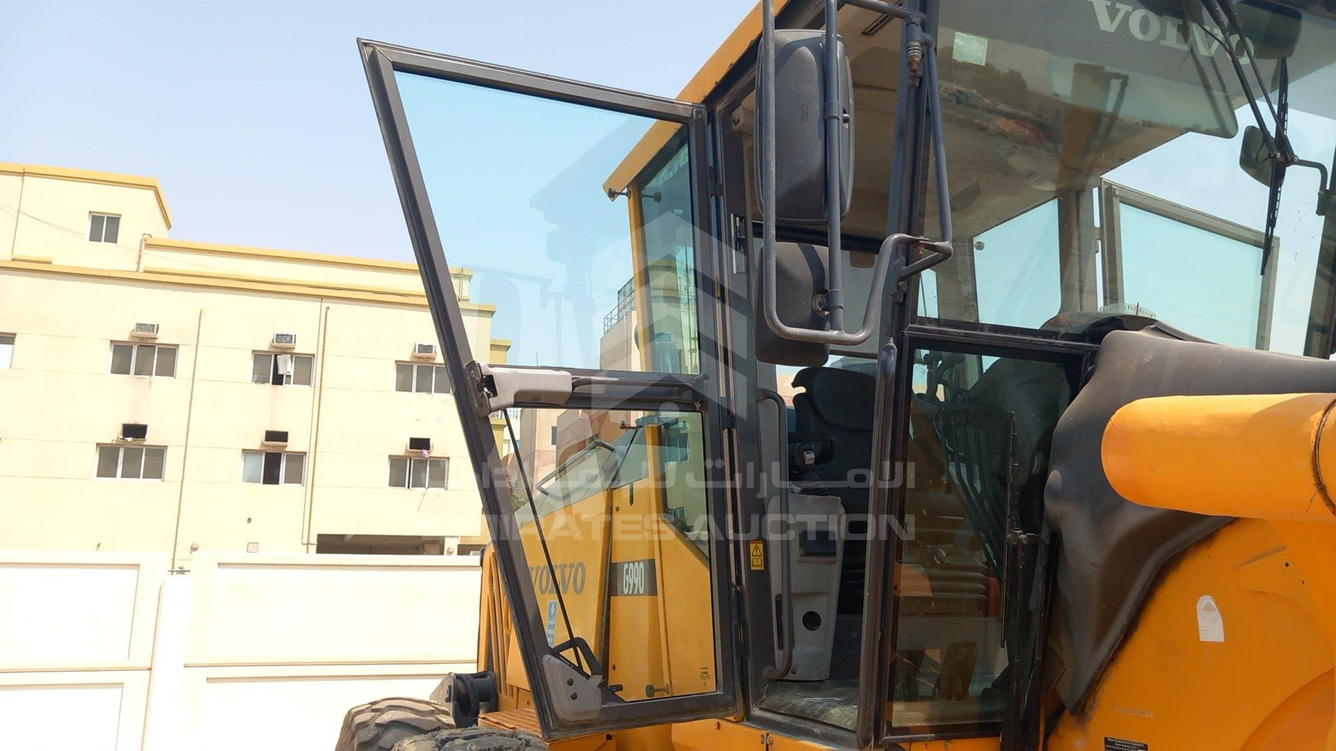 2015 VOLVO G990 VIN: VCE0G990V00508137