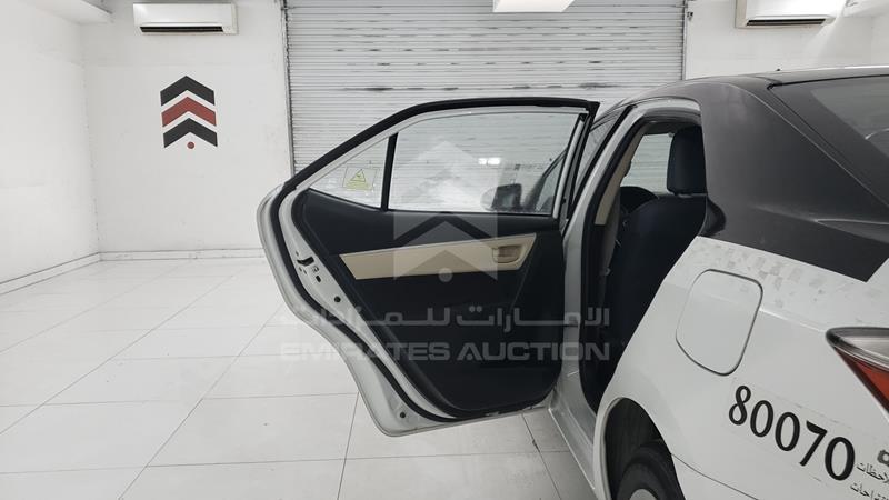 RKLBB9HE9J5206559 Auction: EmiratesAuction Lot: 404120 RKLBB9HE9J5206559 Toyota Corolla 2018 WHITE Photo 18