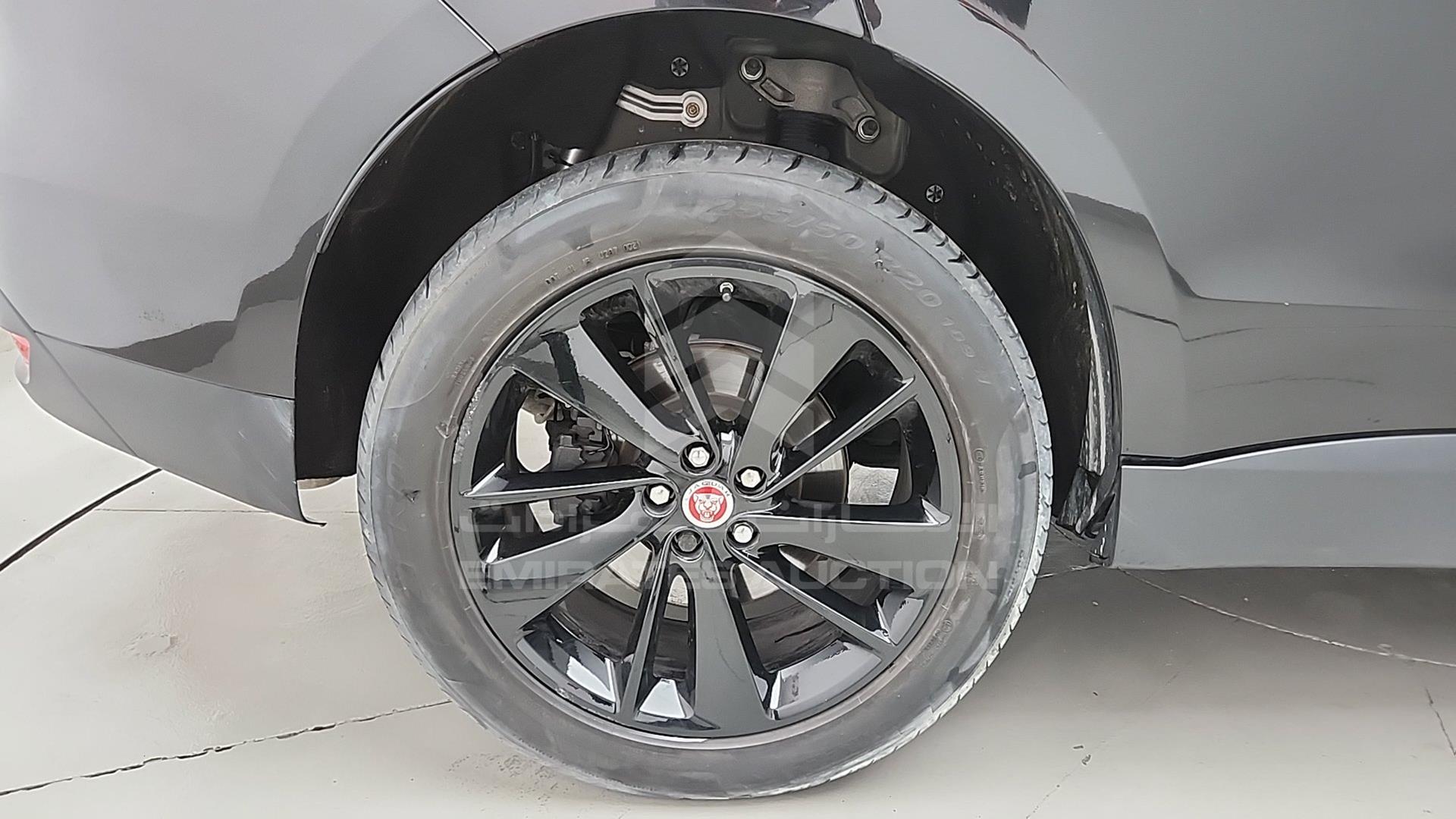 2018 JAGUAR F-PACE VIN: SADCJ2FX7JA251768