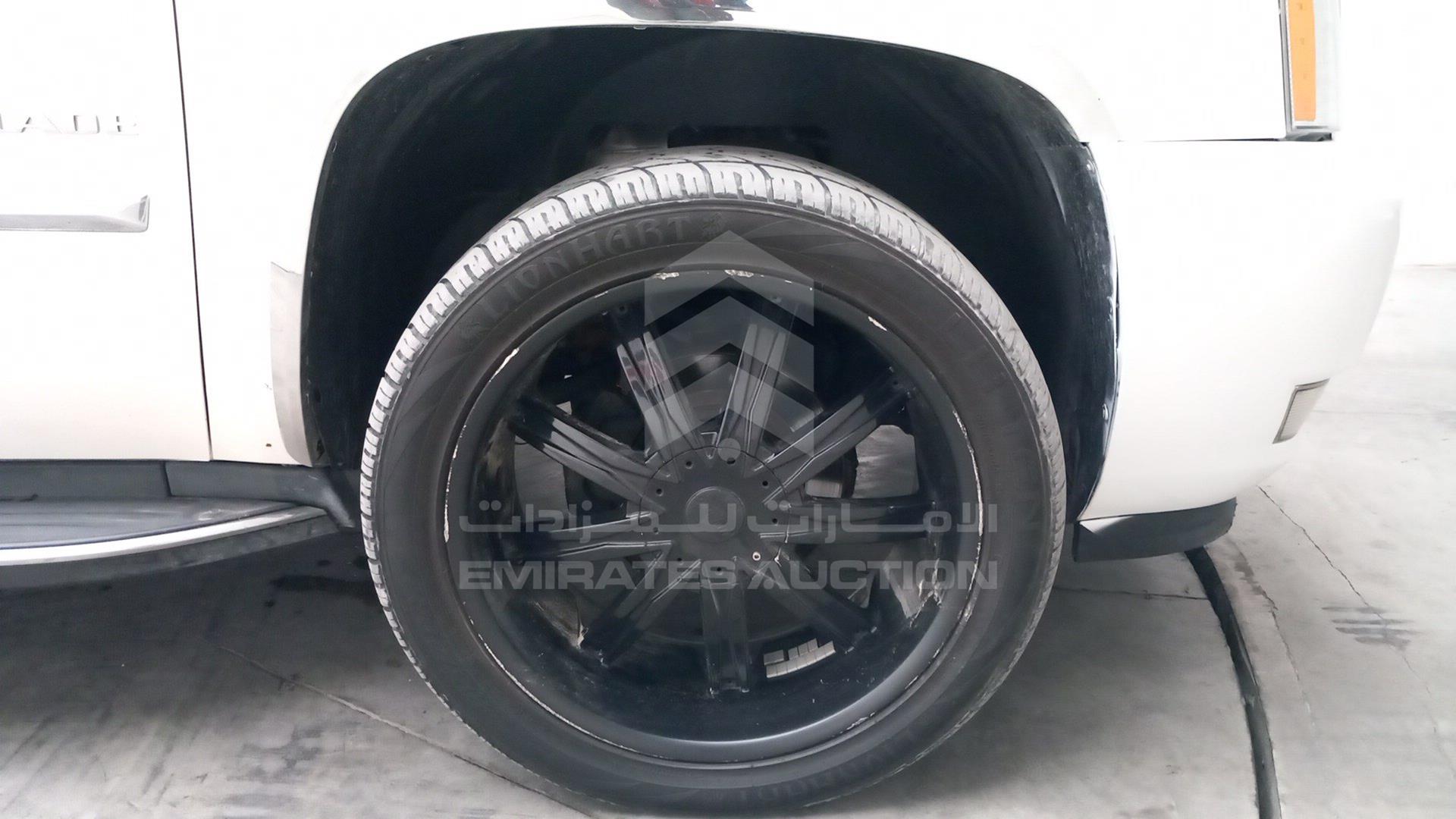 2011 CADILLAC ESCALADE VIN: 1GYS3EEJ1BR157902