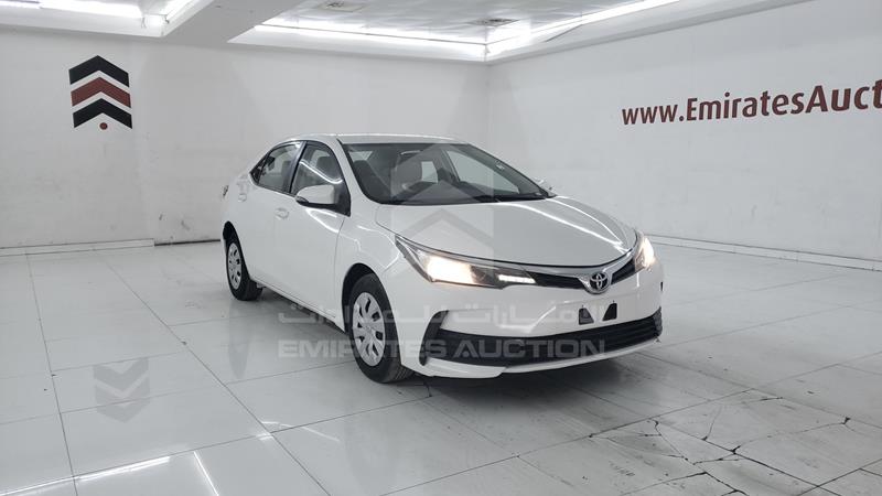 RKLBB9HE3J5206184 Auction: EmiratesAuction Lot: 435375 RKLBB9HE3J5206184 Toyota Corolla 2018 WHITE Photo 6