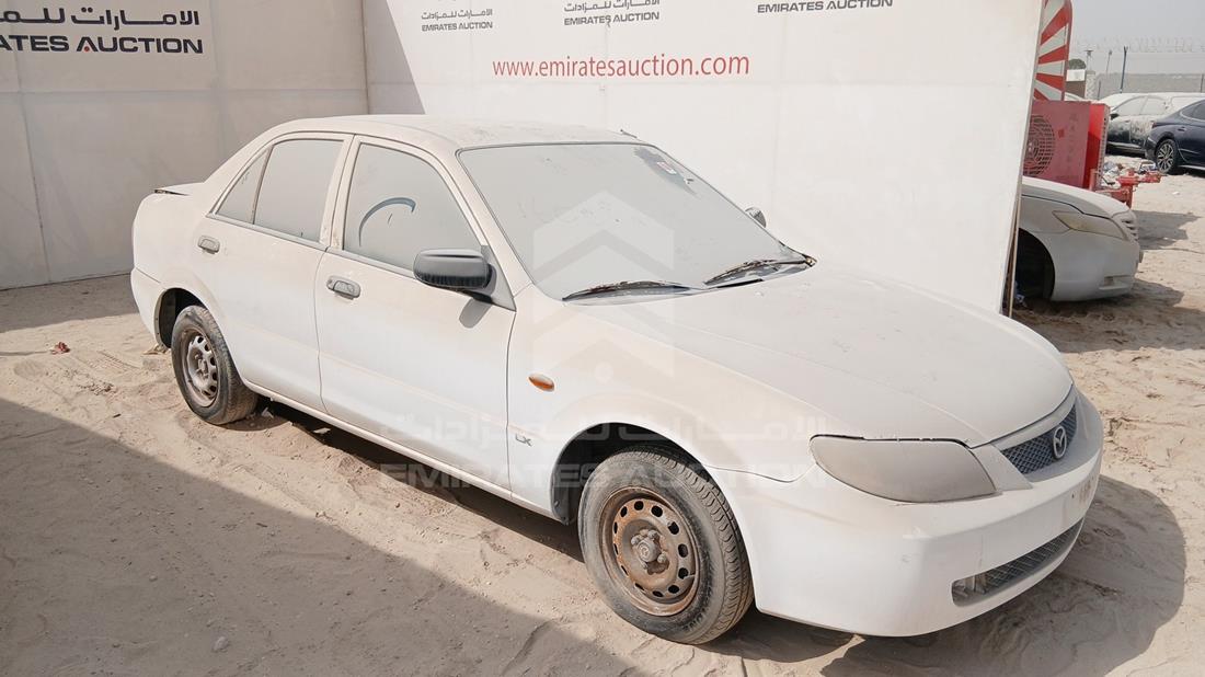 مازدا 323 2003 — الزاوية الأمامية اليمنى — صورة 9